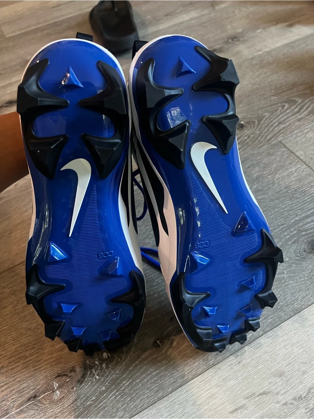 Nike Men’s alpha menace strong football cleats